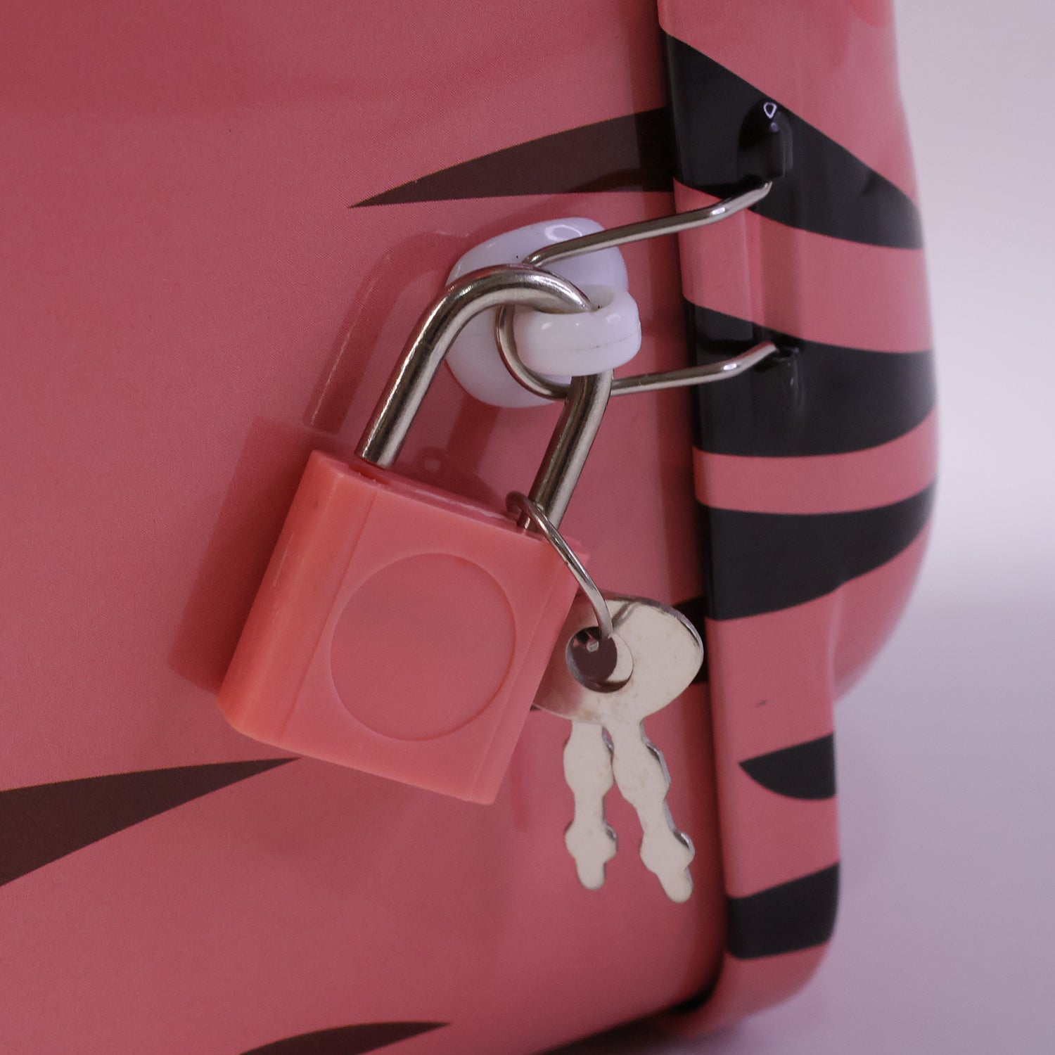 Cute Design Metal Piggy Bank with Lock and Key (1 Pc, Mix Design)