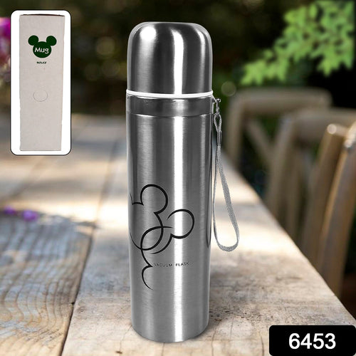 The vacuum insulated 500ml stainless steel bottle keeps drinks hot or cold.